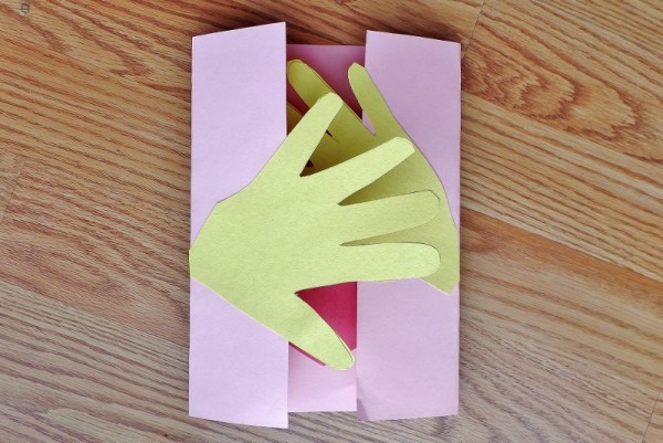 A Big Hug Card craft for kids