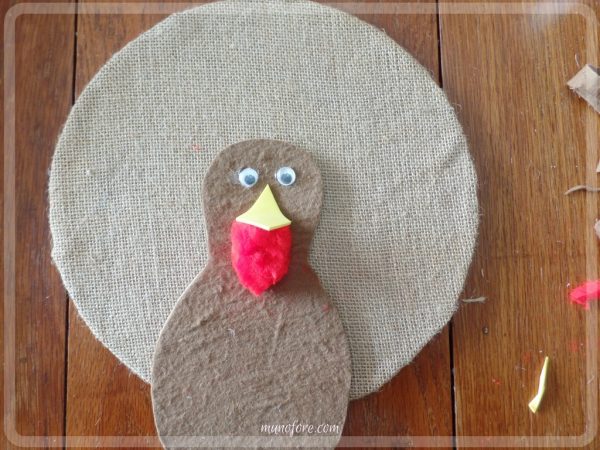 Simple Thanksgiving Turkey Banner - made with burlap and felt leaves. Thanksgiving door decoration. Turkey wreath.