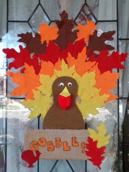 Simple Thanksgiving Turkey Banner - made with burlap and felt leaves. Thanksgiving door decoration. Turkey decoration.